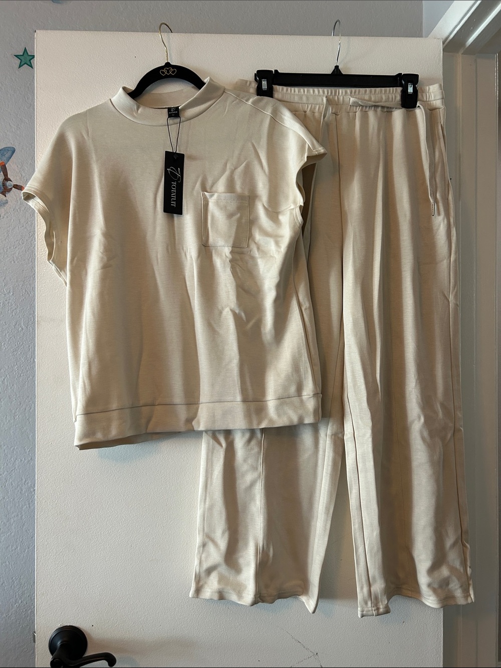 Totatuit Women Cream Short Sleeve Top & Drawstring Lounge Pants Set
